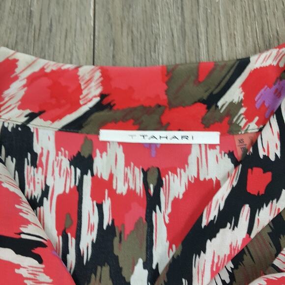 TAHARI Geometric Print sleeveless Blouse sz XS with ruffles - Picture 5 of 5